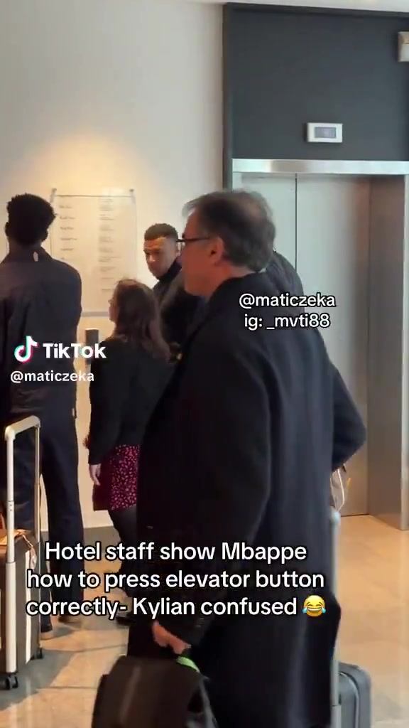 [今日焦点视频]实拍：姆巴佩不知道怎么叫⚽电梯，吕迪格和琼阿