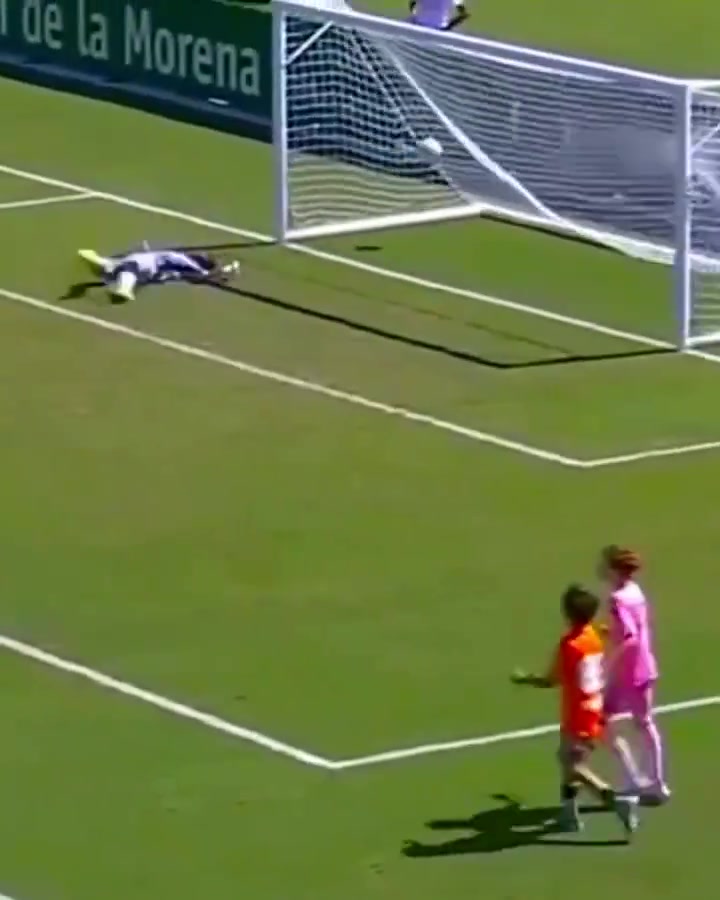 【今日热门视频】梅西儿子就应该去拉玛西亚青训营！这孩子已经展