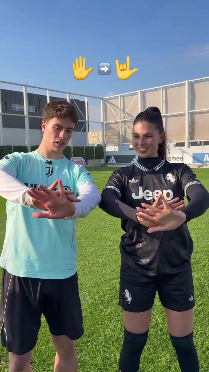 【值得一看】需要一点手指灵活性！伊尔迪兹教学自己的庆祝动作！