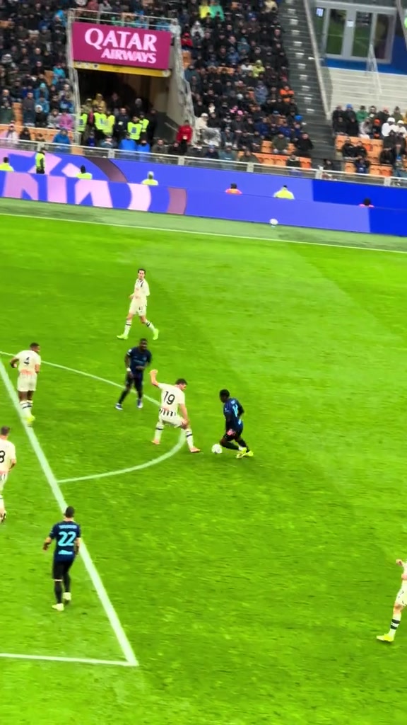 [实战片段]一念之差！实拍：国米前锋博尼单骑闯关杀入禁区，只