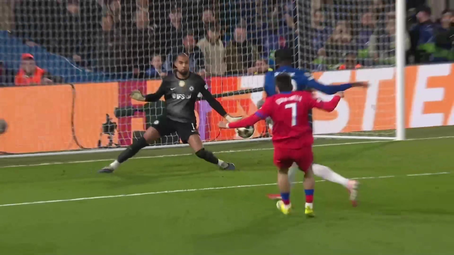 巴黎总比分6-2切尔西！萨尔停球致命失误，K77抽射破门！