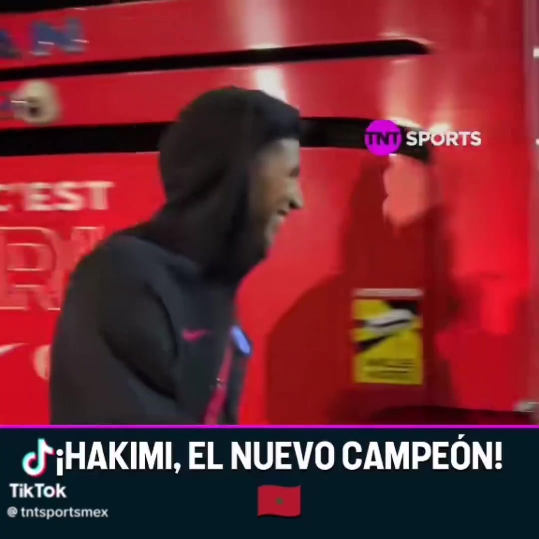 【巴黎圣日耳曼】得知非洲杯冠军改判后，阿什拉夫面带微笑地离开