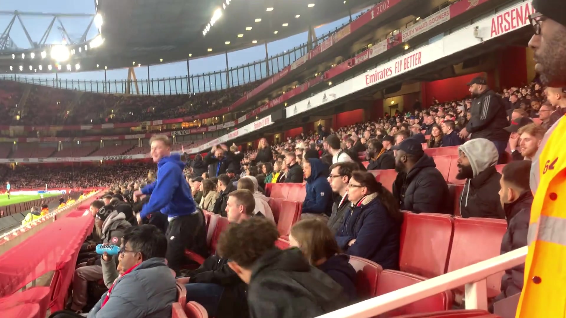 【热门集锦】团建？名场面：西汉姆联阿森纳球迷合唱“如⬆️果讨