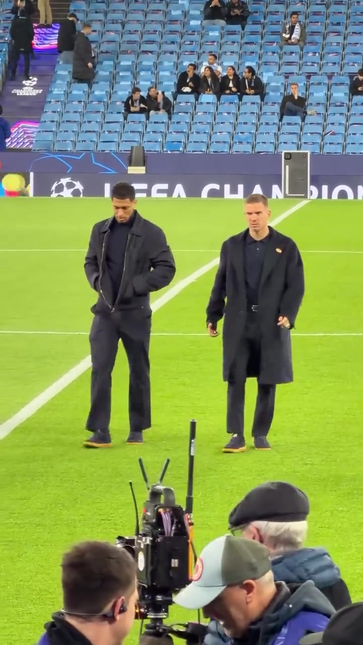 【热门集锦】银河战舰的颜值担当！这俩关系是真好啊，到哪都形⚽