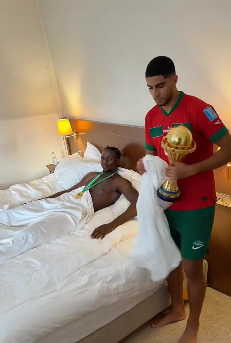 【今日爆点视频】网友AI恶搞摩洛哥“抢走”非洲杯，⬇️甚至连