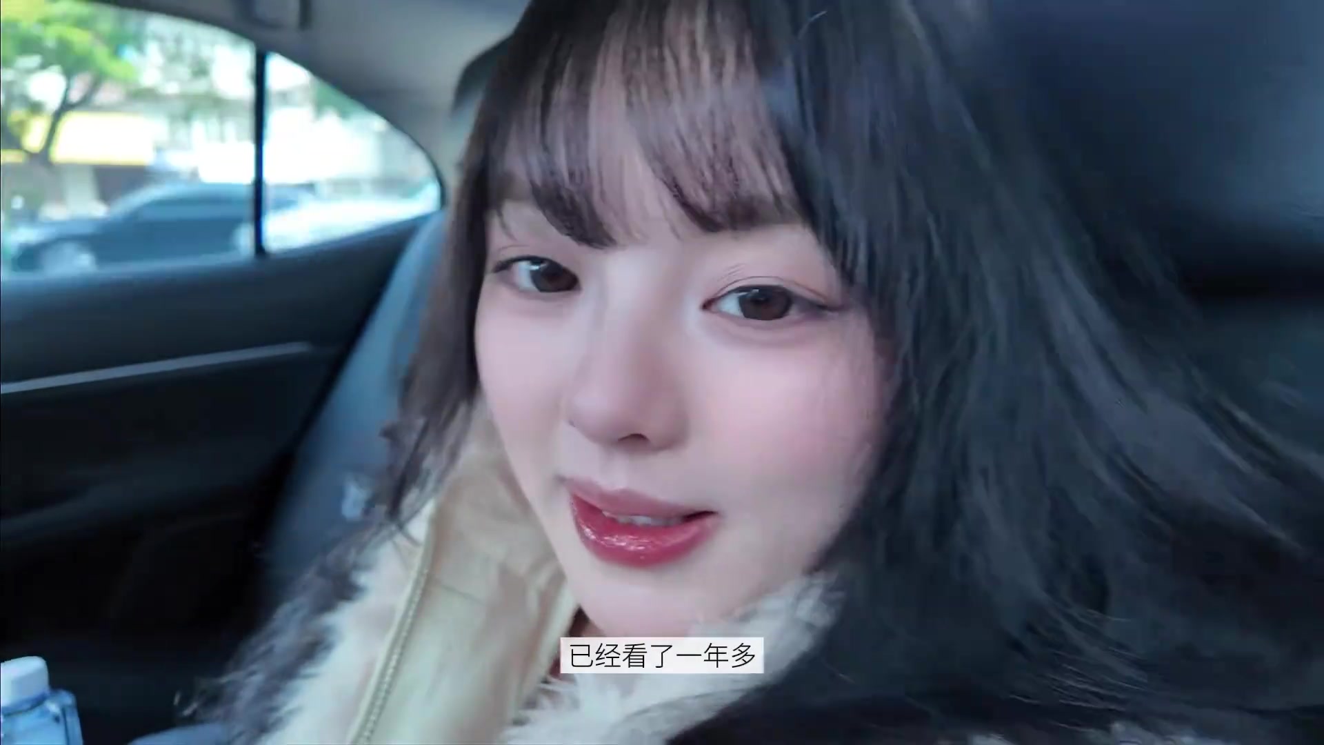 [足球]漂亮可爱！李昊女友出镜vlog，分享两人的甜蜜生活