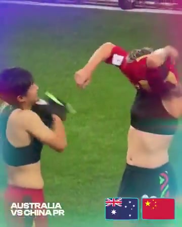 【比赛回放】曾经的队友！吴澄舒赛后和澳✨大利亚女足球员换衣互动