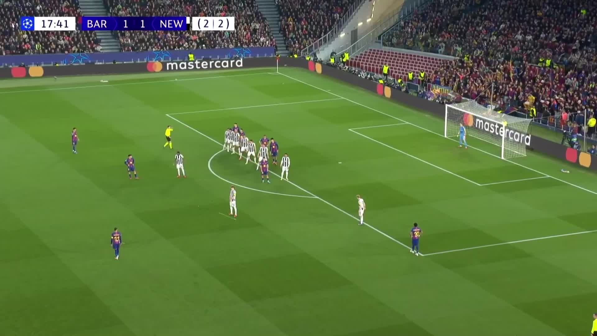 巴萨再次领先！马丁头球摆渡，贝尔纳尔中路推射破门