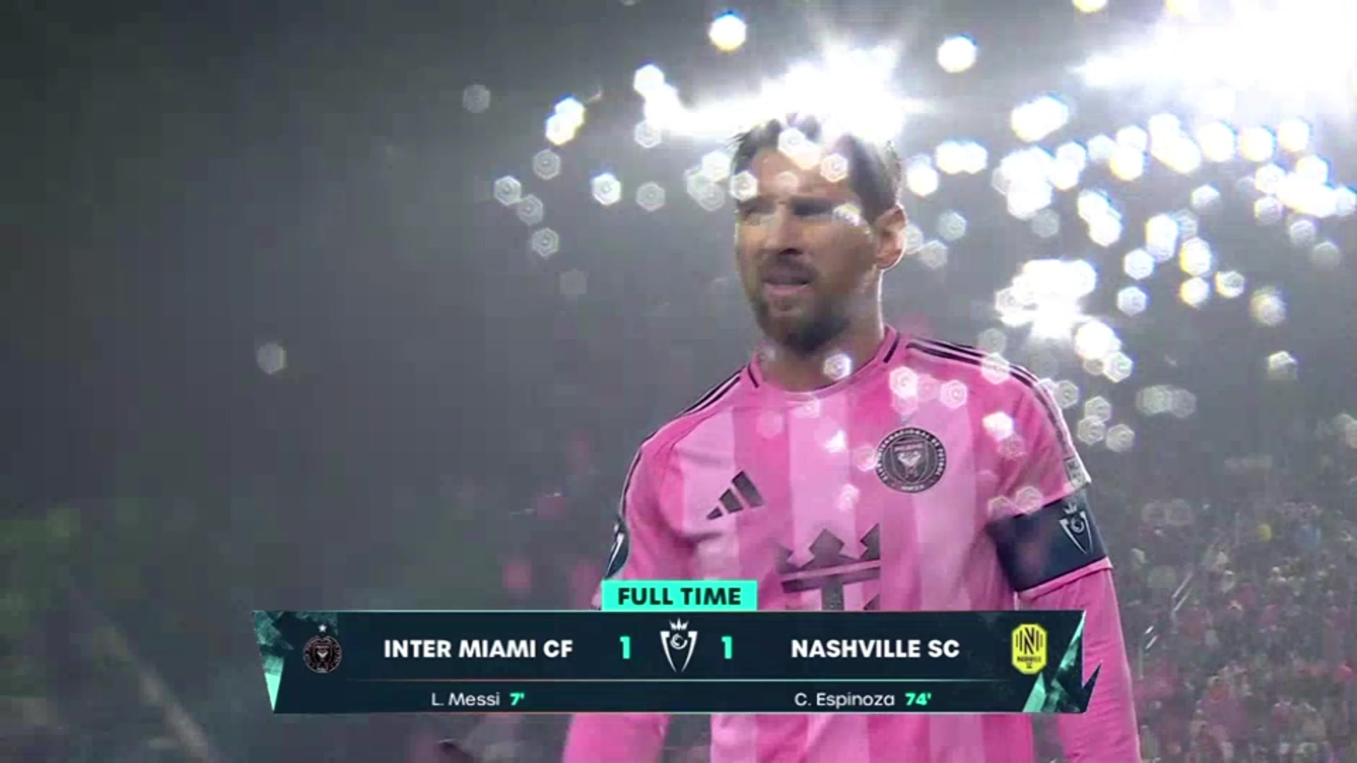 [热点回放]郁闷！美冠杯出局后梅西一脸无奈地离开，未与人交换