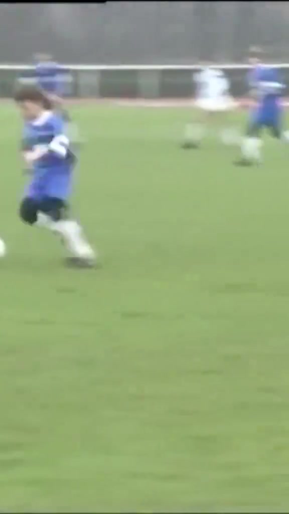 [值得一看]不可思议！年轻时亨利带球向前推进的风格从未改变，太带派啦