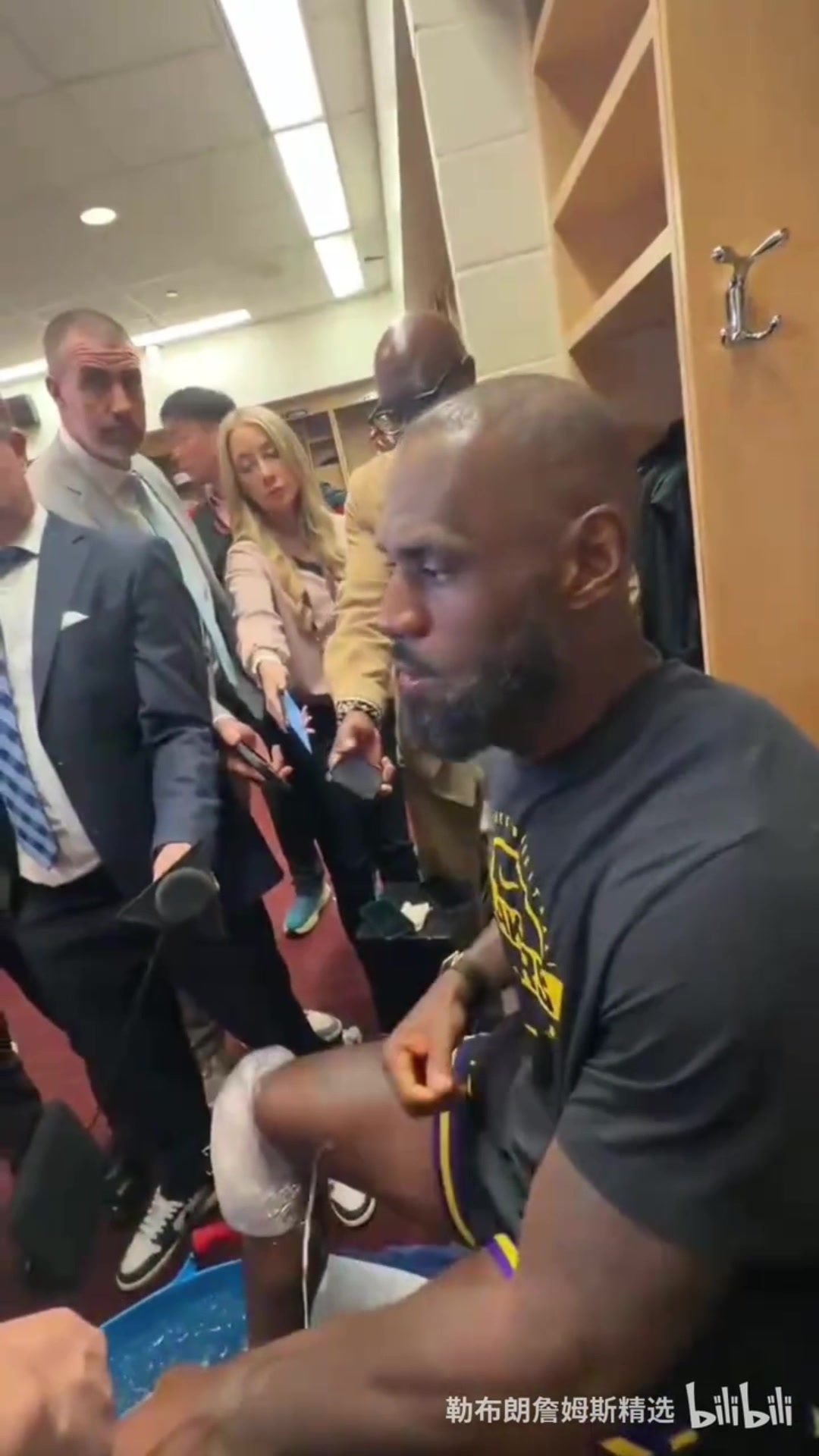 现在还有要买球队的想法吗？老詹：没有，一点想法也没有！