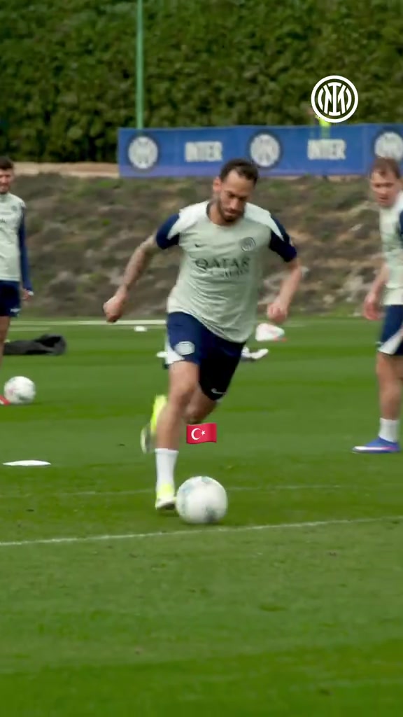 大家庭！来看不同国籍蓝黑球员汇聚于国米训练场