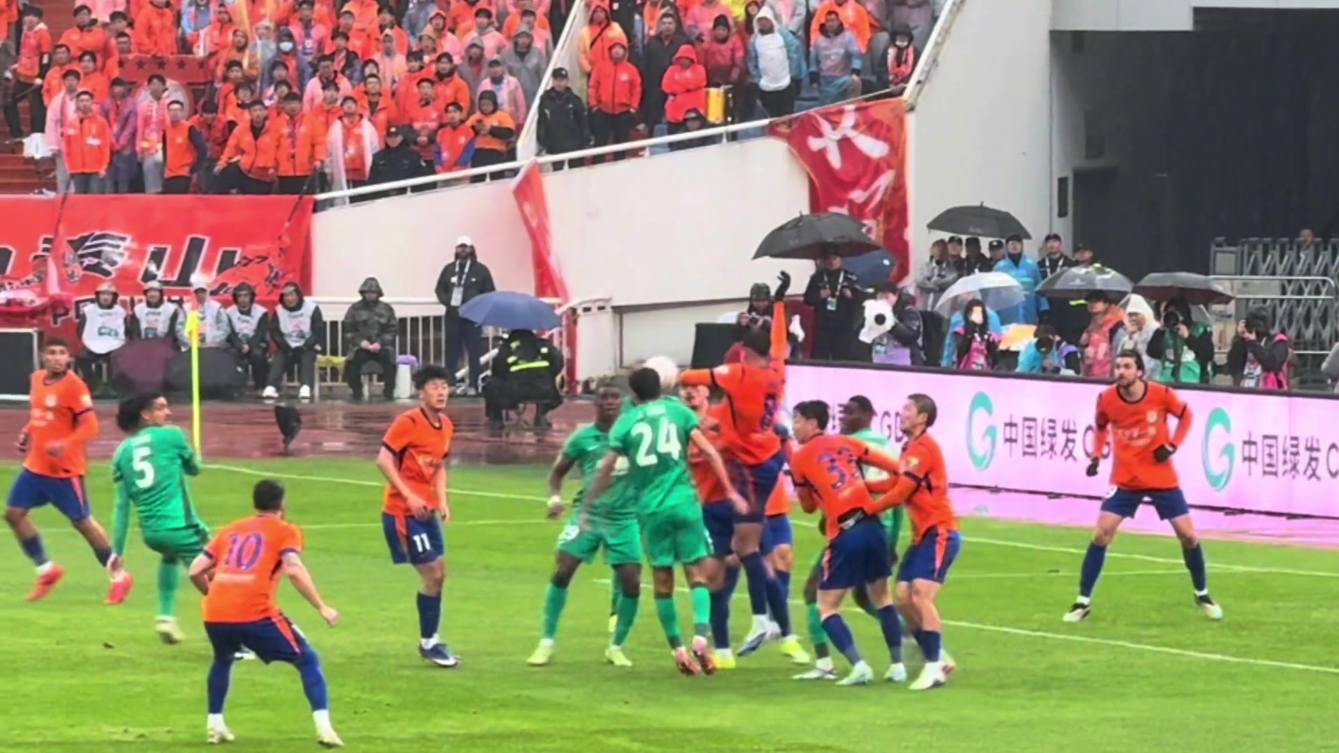 足协评议确认漏判！现场视角再看京鲁大战争议手球未判点