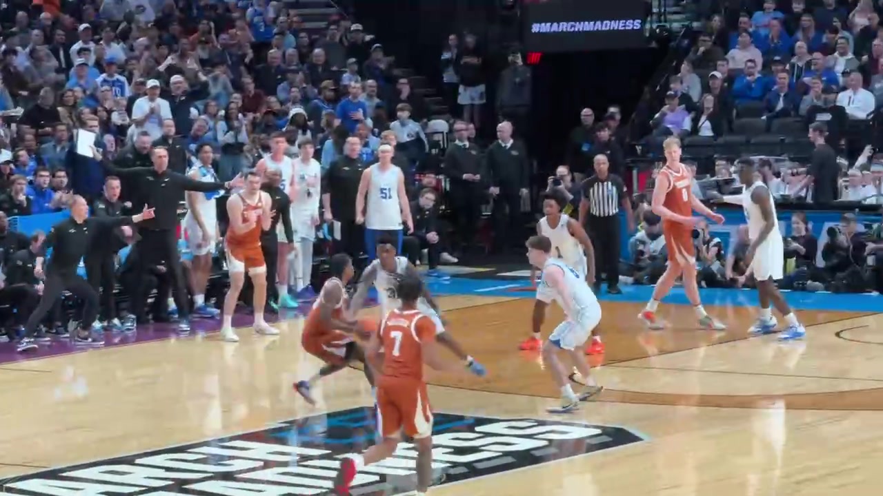 【精选攻防】疯三就是刺激啊杨百翰⚽大学极限三分！立马被对手压