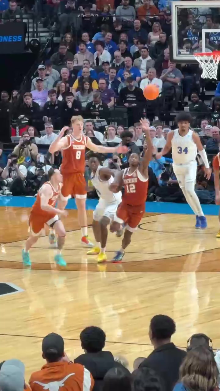 【NCAA】可惜球已下落!迪班萨回防恐怖追帽但最终被吹干扰球 【NCAA】可惜球已下落!迪班萨回防恐怖追帽但最终被吹干扰球