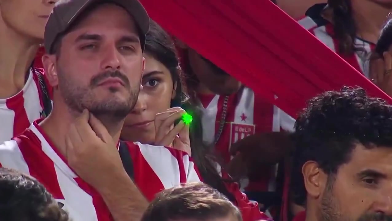 【视频】小姐姐你太坏了，用激光扫门将眼睛