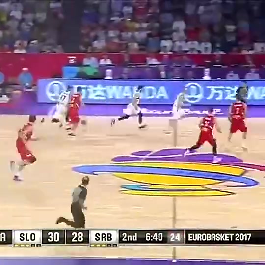 [体育视频]超级天才横扫欧洲！年轻的东契奇球风太有观赏性了！