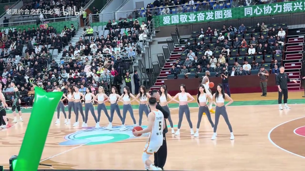 【辽宁】❤️瑜伽课战神！辽宁男篮的啦啦队真是满园春色啊~