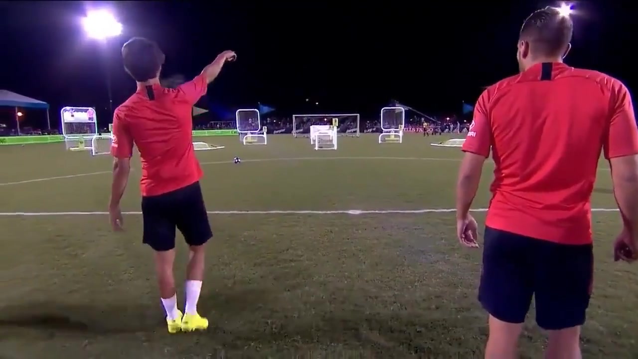 【你怎么看？】教科书般的姿势！名场面：菲利克斯远距离命中横梁！