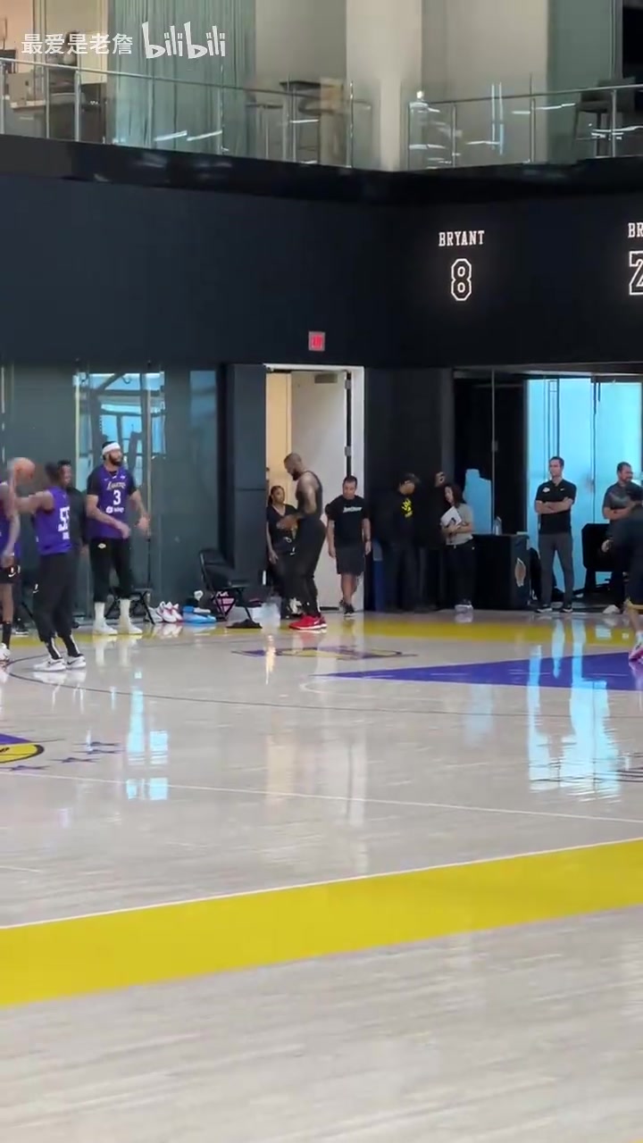 【篮球】尴尬一幕！名场面：詹姆斯和浓眉此前队内训练比拼三分！