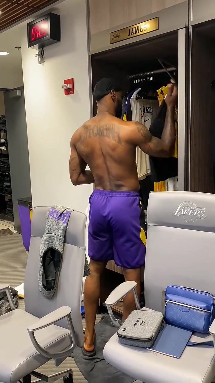 [值得一看]41岁的詹姆斯依然保持着炸裂的肌肉线条和赛场统治力...