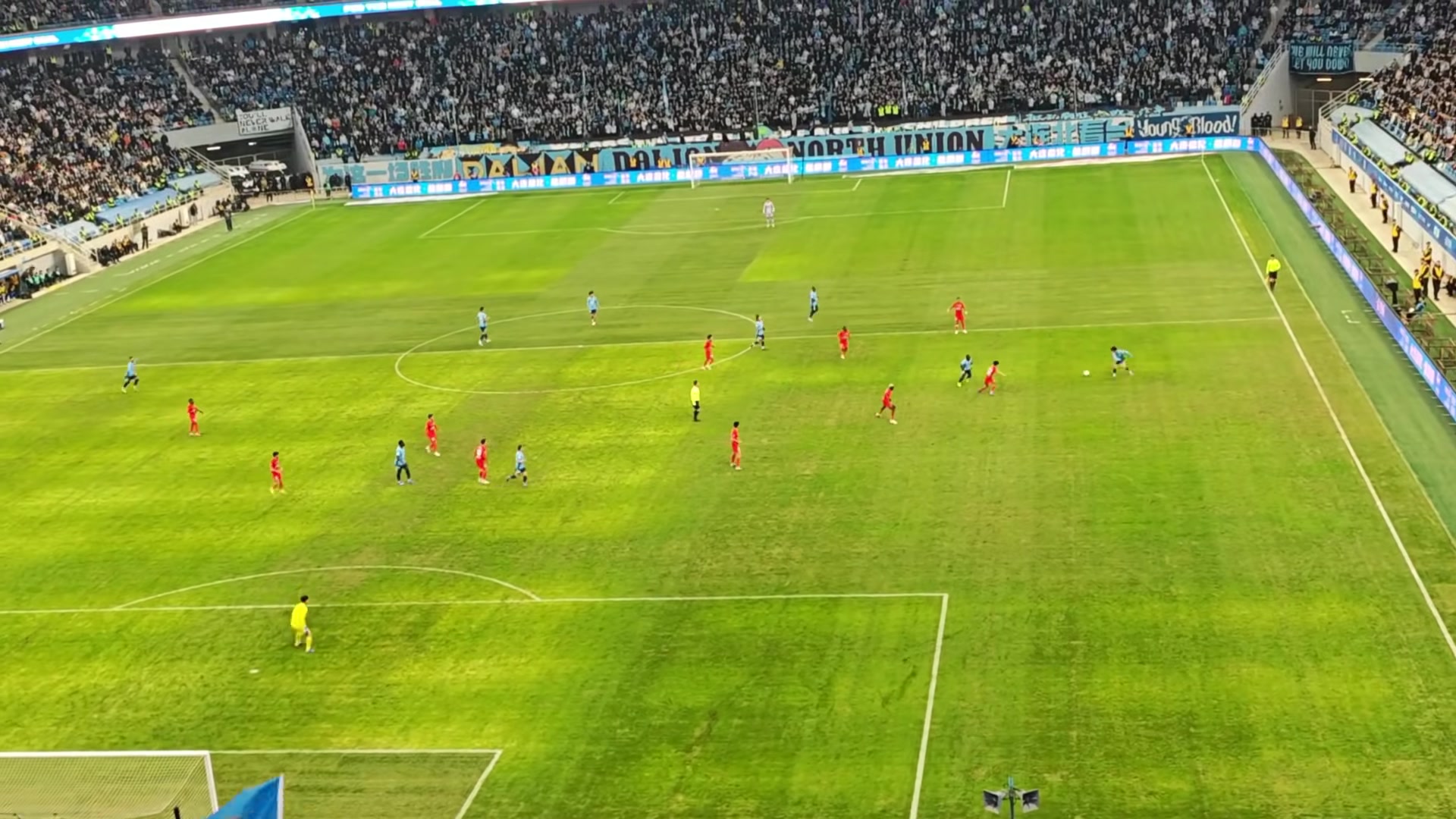 这球确实牛！现场球迷实拍毛伟杰连过四人：我X！