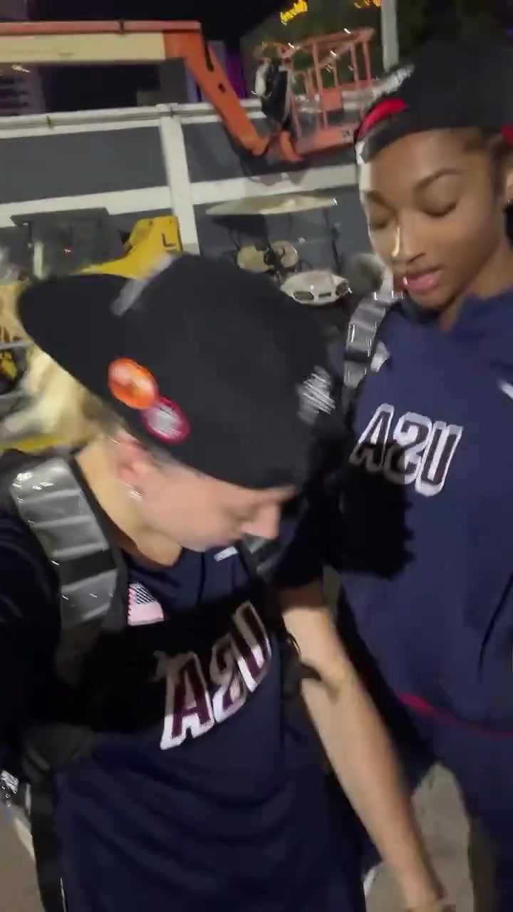 【今日精彩】颜值高佩奇与国家队队友里斯合拍视频~