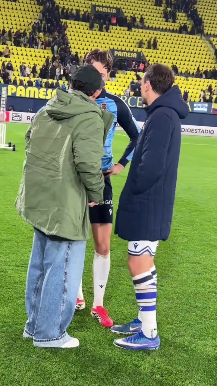 [推荐]恋家！皮诺观战黄潜vs皇家社会，和前队友＆国家队队友互动！