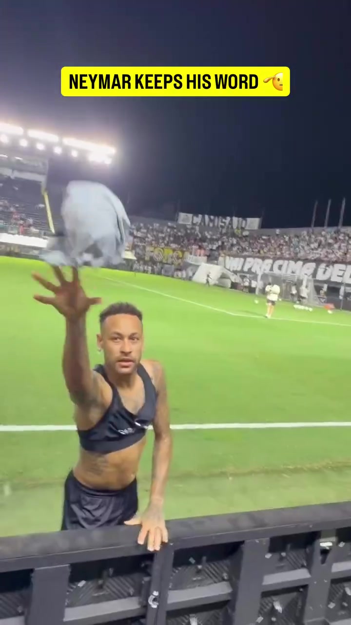 [巴西]依然是球迷的最爱！收到内马尔训练服的女球迷欣喜若狂！