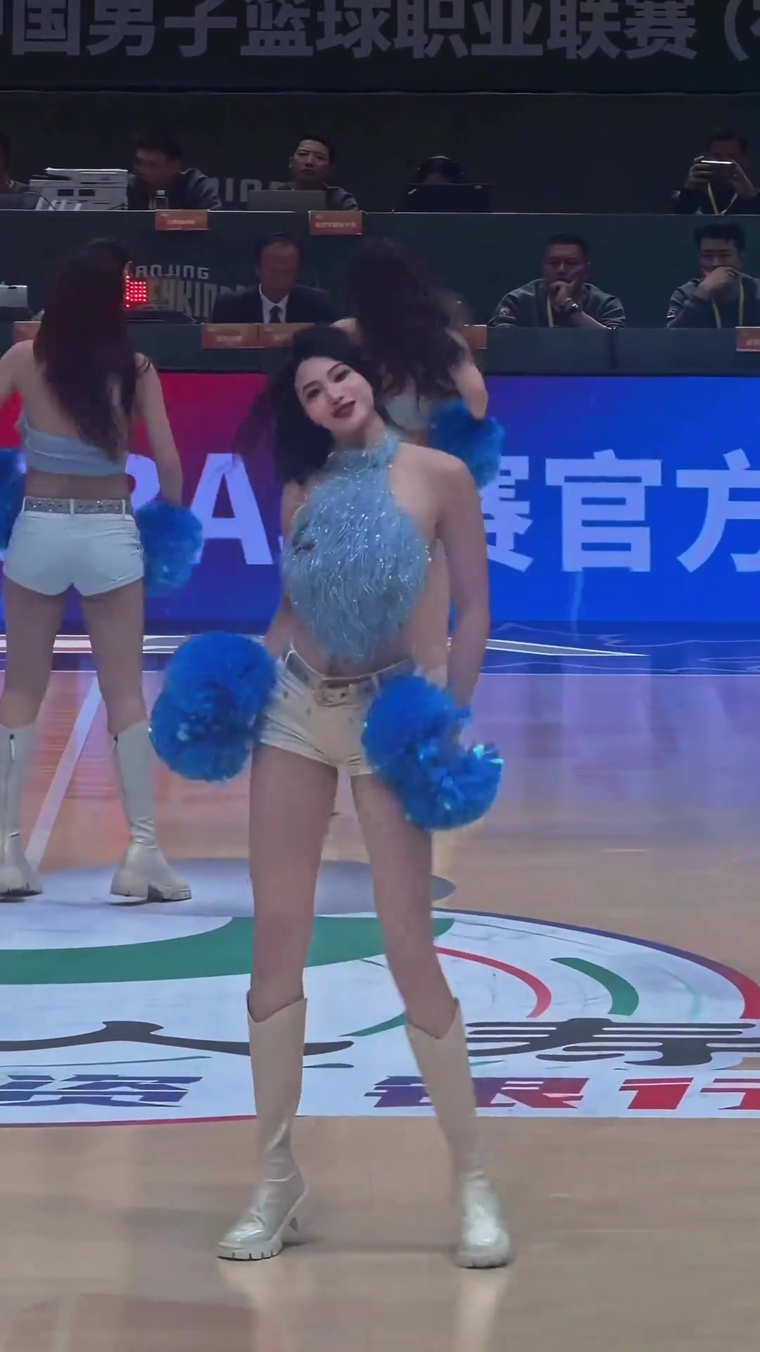 【推荐视频】纯欲地带 啦啦队这套服装真的是勾魂啊！