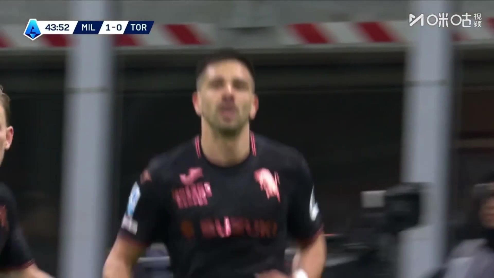 米兰1-1遭都灵扳平！迈尼昂扑救击中立柱，小西蒙尼门前补射破门