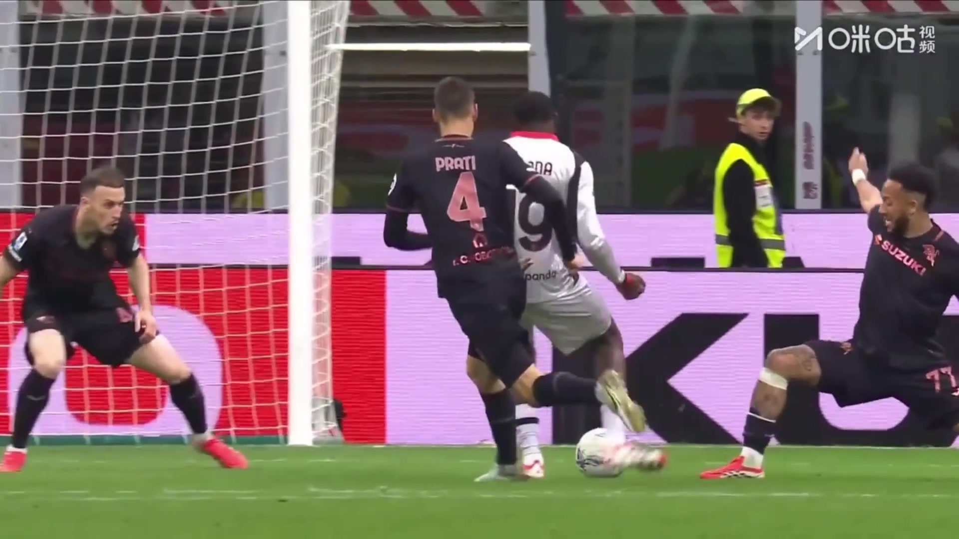 米兰3-1扩大比分！福法纳禁区内得球推射破门！米兰2分钟连进2球