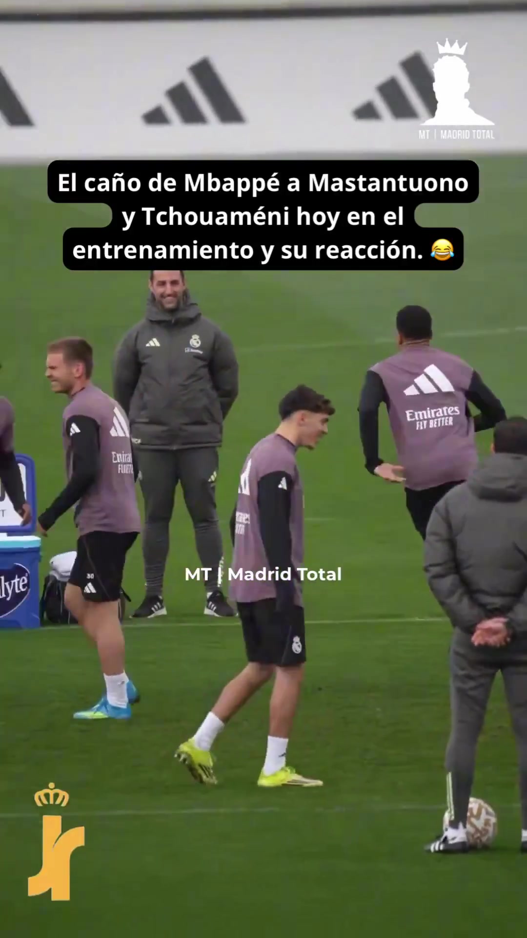 【推荐】姆巴佩穿裆过掉了马斯坦托诺和琼阿梅尼，维尼修斯上前击掌大笑~