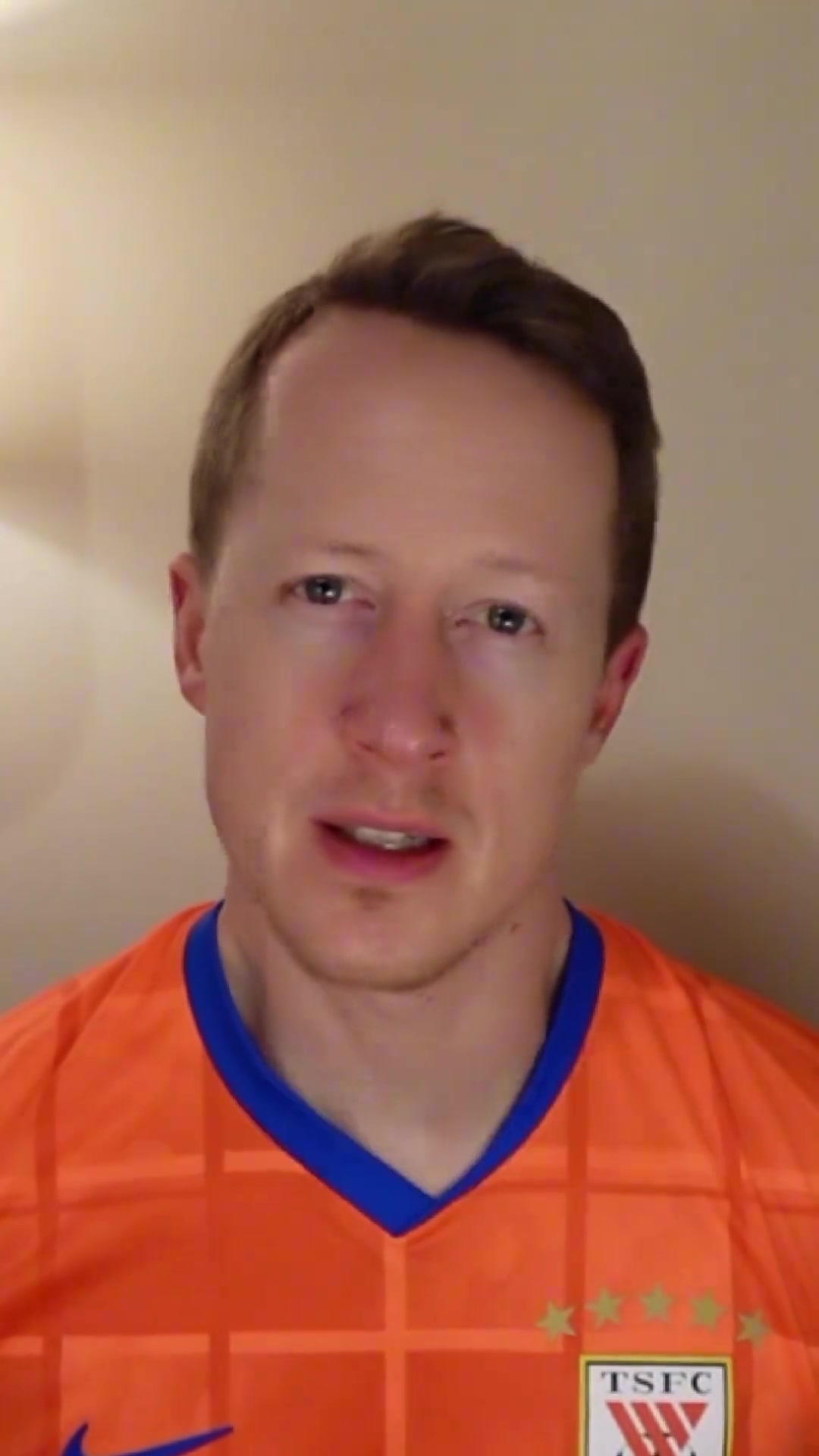 【山东泰山】克雷桑踢后卫？进攻全靠越位？英国足球哥：泰山队你