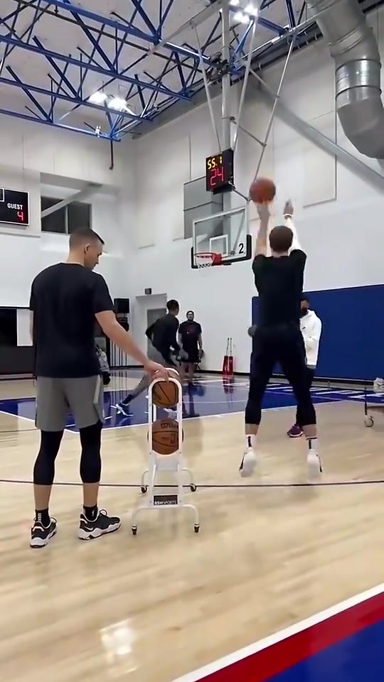 [今日赛事高光]又快又准肯纳德三分训练，仅用12秒就在同个点