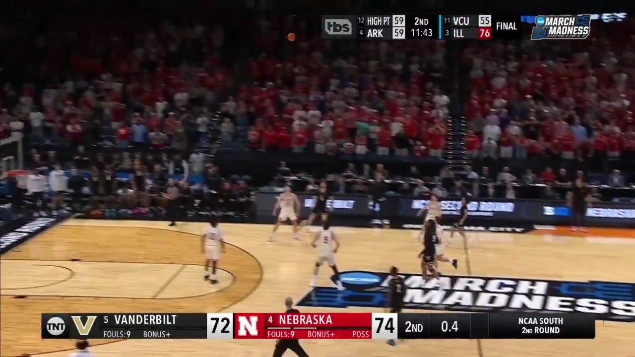 【赛事视频】人生最大遗憾范德比尔特大学球员后场超远绝杀涮筐而