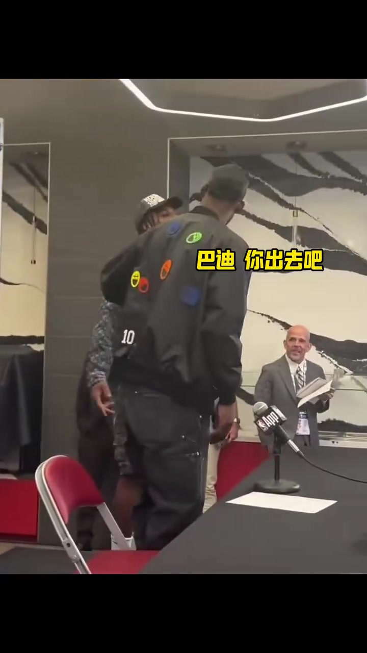 [体育头条]短暂的温馨！上赛季火勇抢七赛后，希尔德疯狂调侃巴特勒！