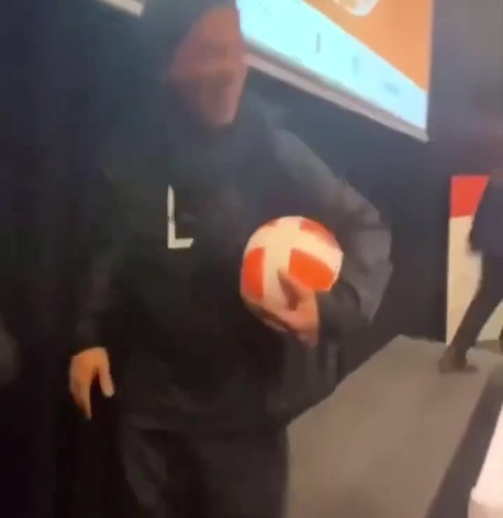 【视频/集锦】小罗：本想给球迷送球，你们咋太客气了还送回来