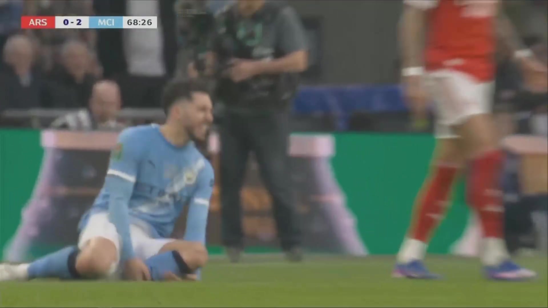 谢尔基比赛中秀颠球！本怀特直接放倒染黄！场边瓜帅无奈摇头！