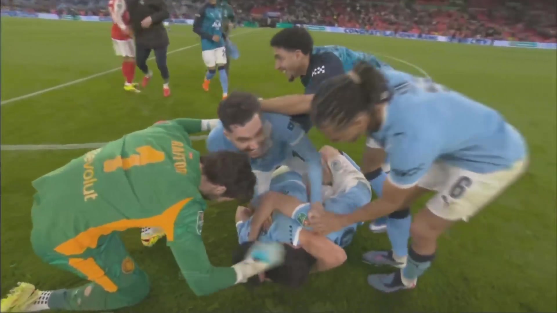 瓜帅蓝月再添荣耀！曼城2-0战胜阿森纳夺得联赛杯冠军！