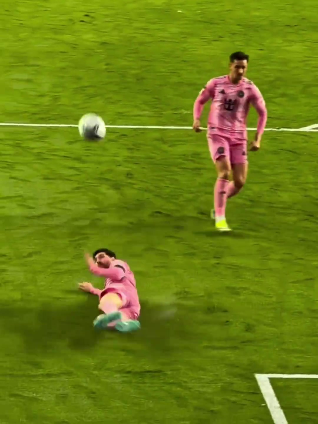 【你怎么看？】谁说梅西不防守？38岁梅老板回追防守滑铲封堵传中