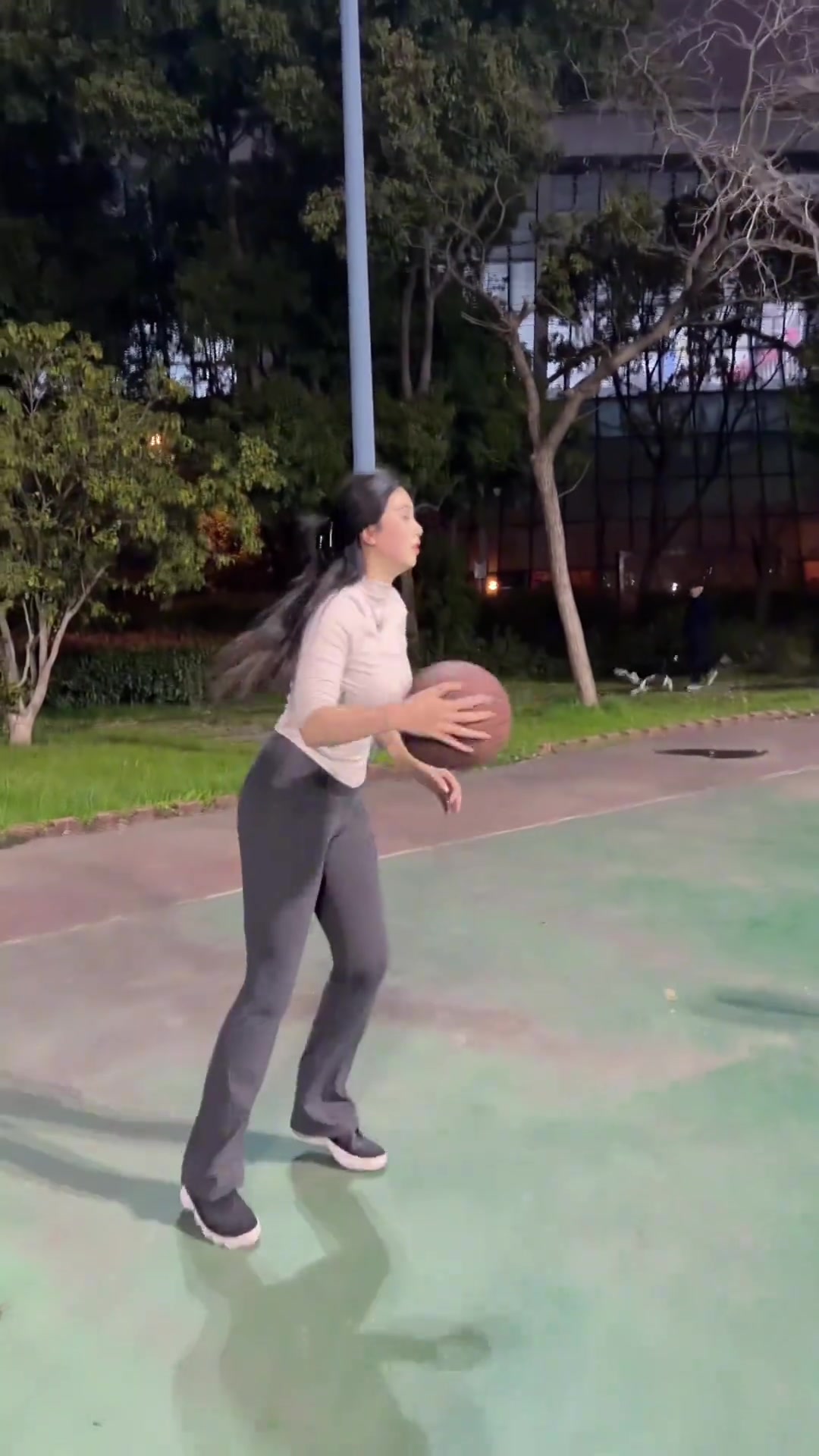 【攻守视频】哪还看得到打的什么球，⚽只看得见你！