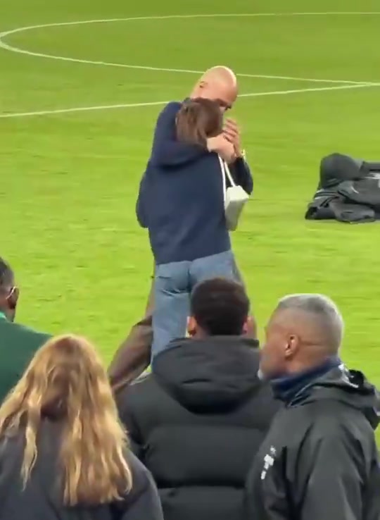 【值得一看】奖杯要捧，女儿也要宠！看战术大师瓜迪奥拉如何一秒