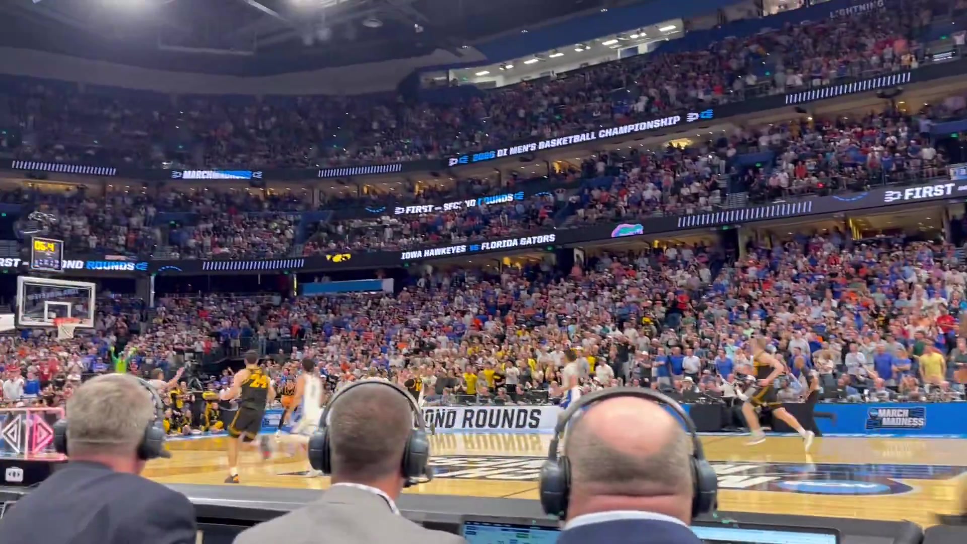 [战术分析视频]刺激！技术台视角看爱荷华三分绝杀佛罗里达，将1⚽号种子淘汰回家