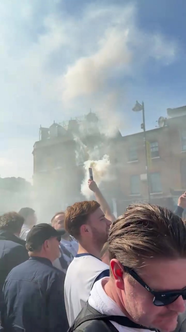 [值得一看]庞大的球迷群体！一起来感受白鹿巷球场外球迷的氛围