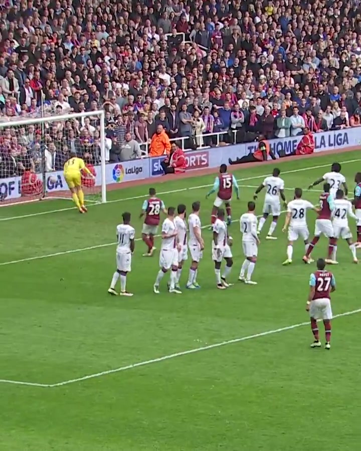 帕耶退役！还记得他这脚飞行路线相当炸裂的十分脚任意球吗？