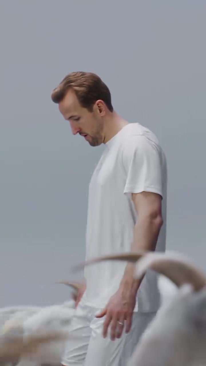 【凯恩】超现实！凯恩此前的别致广告：房间里只有一个GOAT！