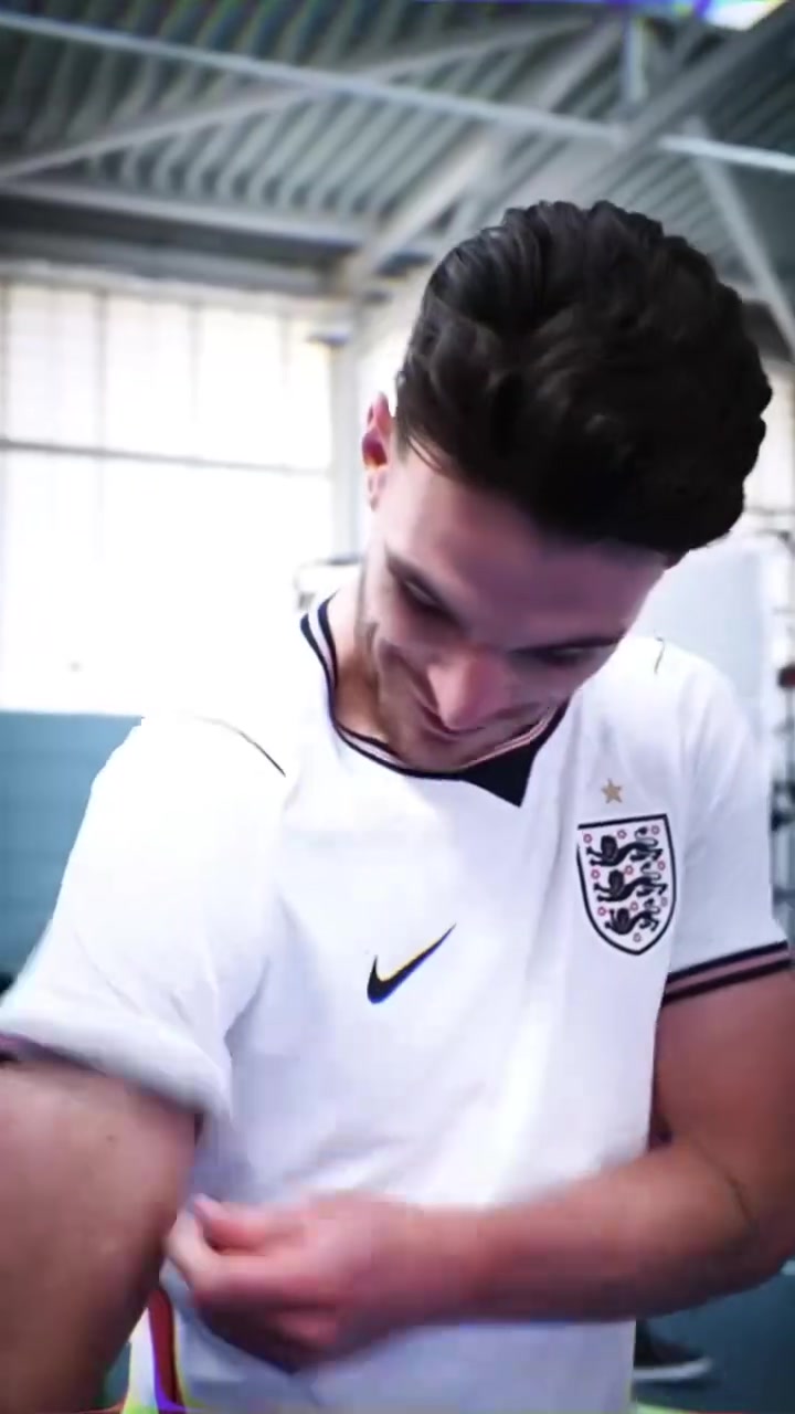 【今日视频】人最多的一集！英格兰国家队新球衣广告幕后花絮！