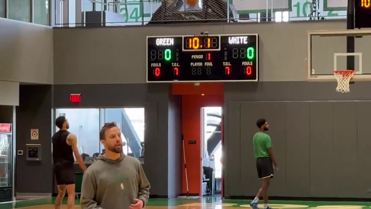 【比赛故事】塔图姆三分球投篮训练，感觉这✨姿势怪怪的....