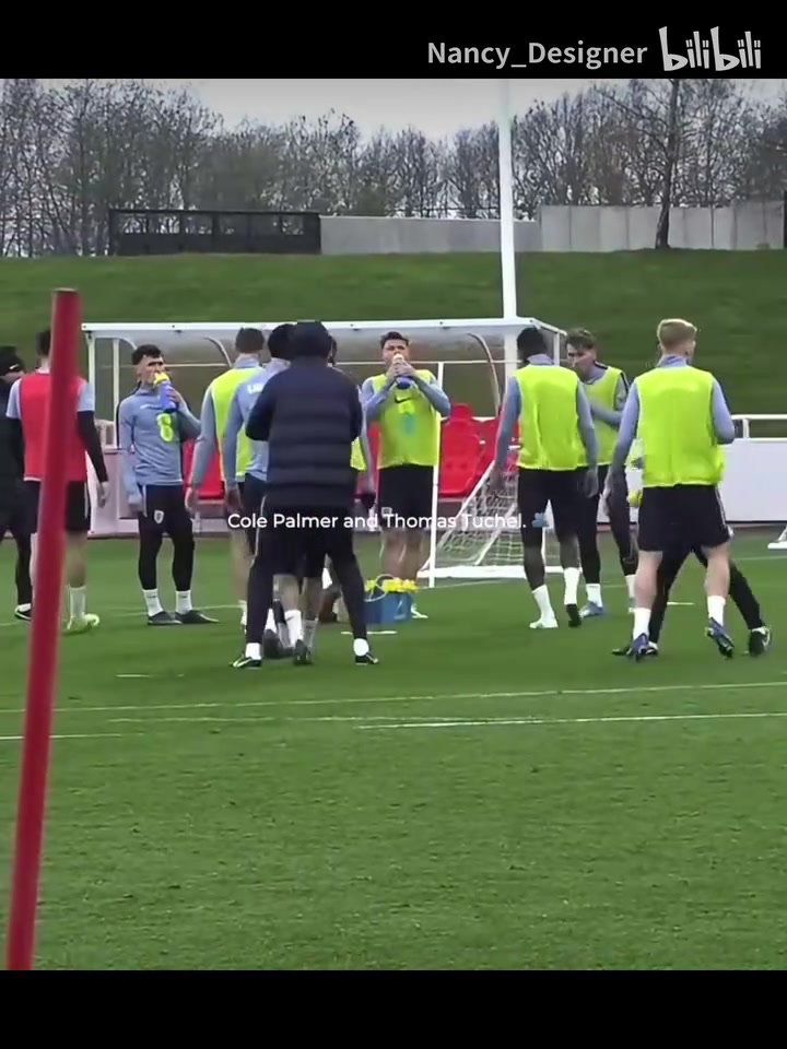 [英格兰]青睐有加！英格兰训练中的图赫尔和帕尔默！